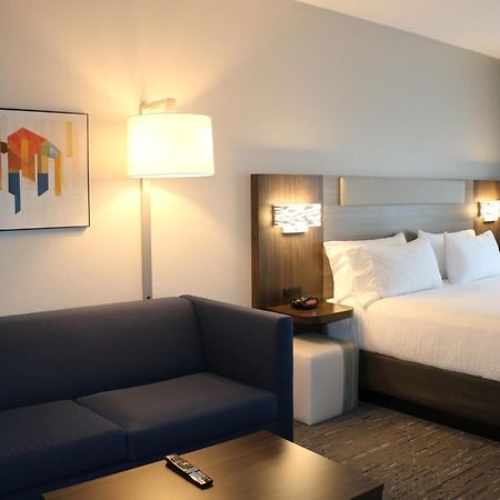 Holiday Inn Express & Suites Marquette By Ihg Екстер'єр фото
