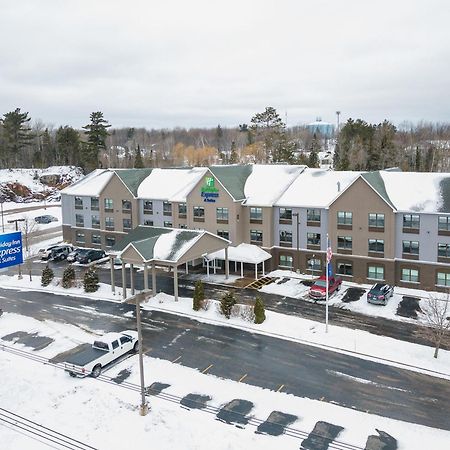 Holiday Inn Express & Suites Marquette By Ihg Екстер'єр фото
