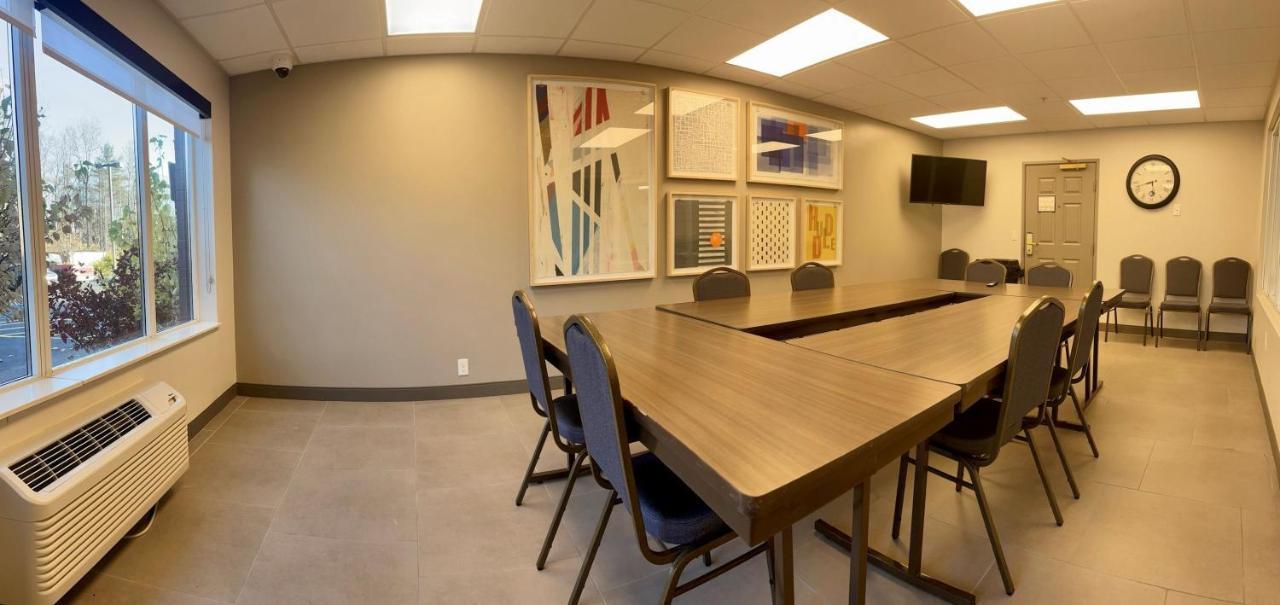 Holiday Inn Express & Suites Marquette By Ihg Екстер'єр фото