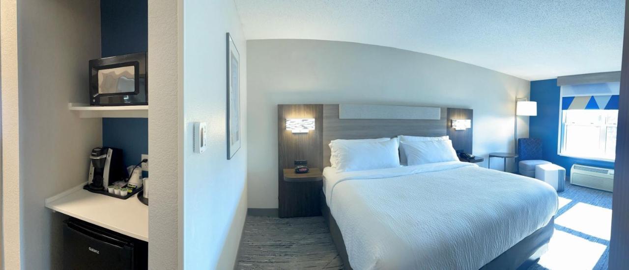 Holiday Inn Express & Suites Marquette By Ihg Екстер'єр фото
