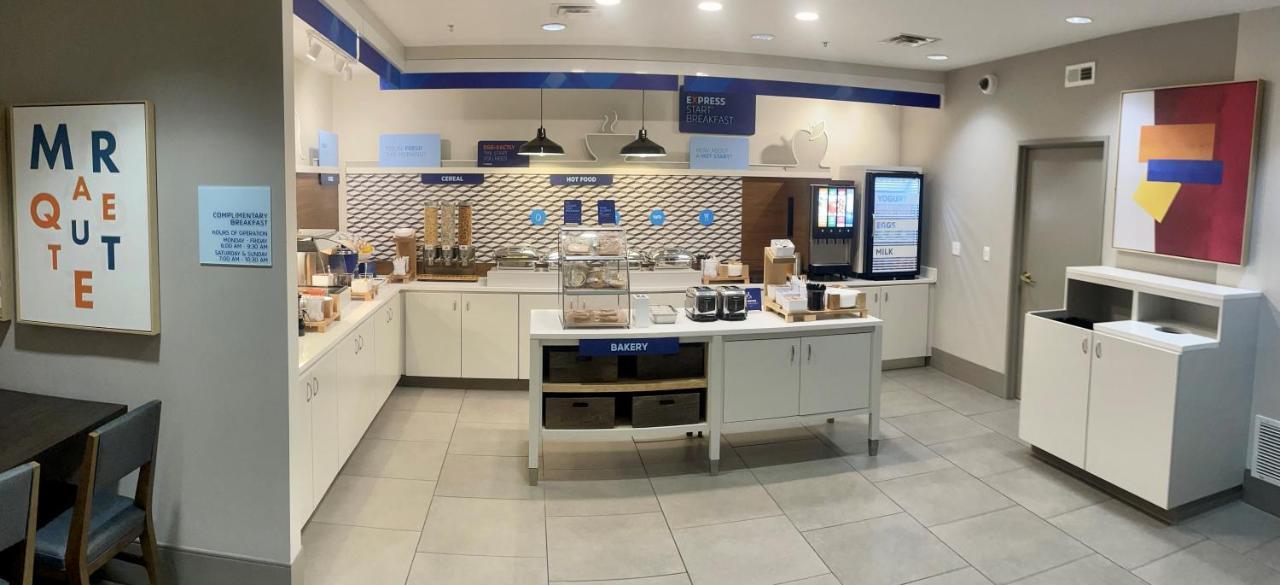 Holiday Inn Express & Suites Marquette By Ihg Екстер'єр фото