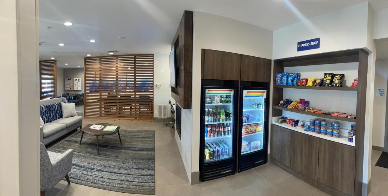 Holiday Inn Express & Suites Marquette By Ihg Екстер'єр фото