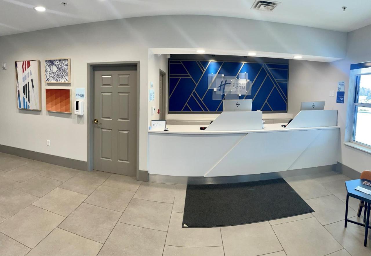 Holiday Inn Express & Suites Marquette By Ihg Екстер'єр фото
