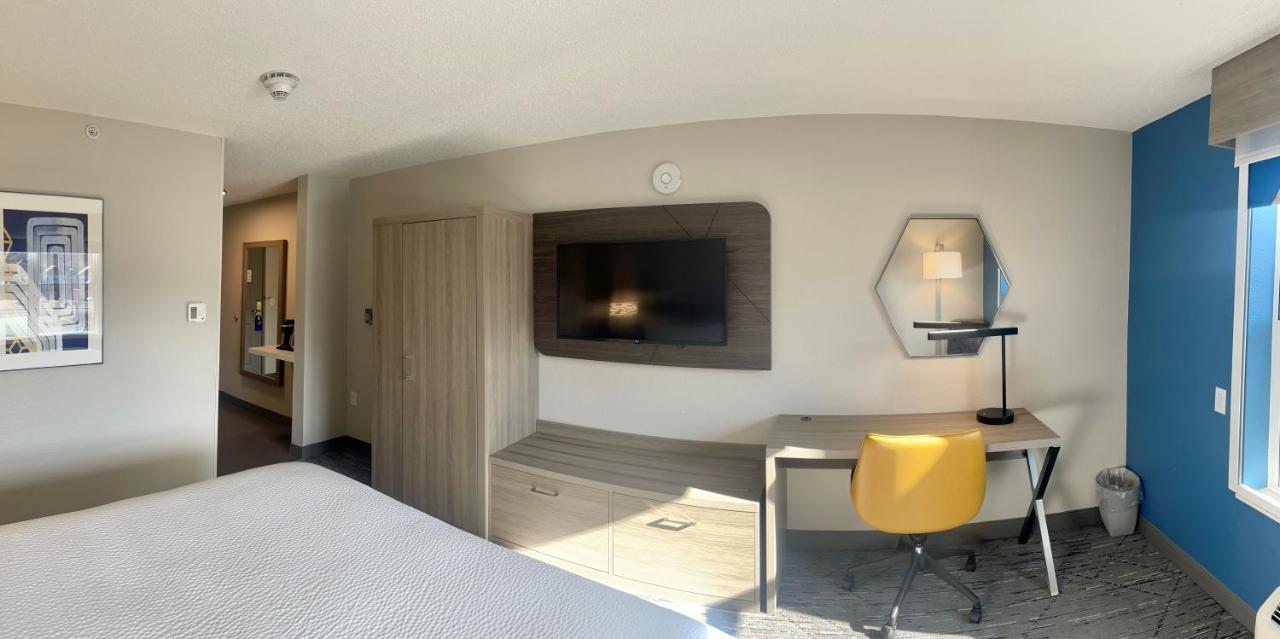 Holiday Inn Express & Suites Marquette By Ihg Екстер'єр фото