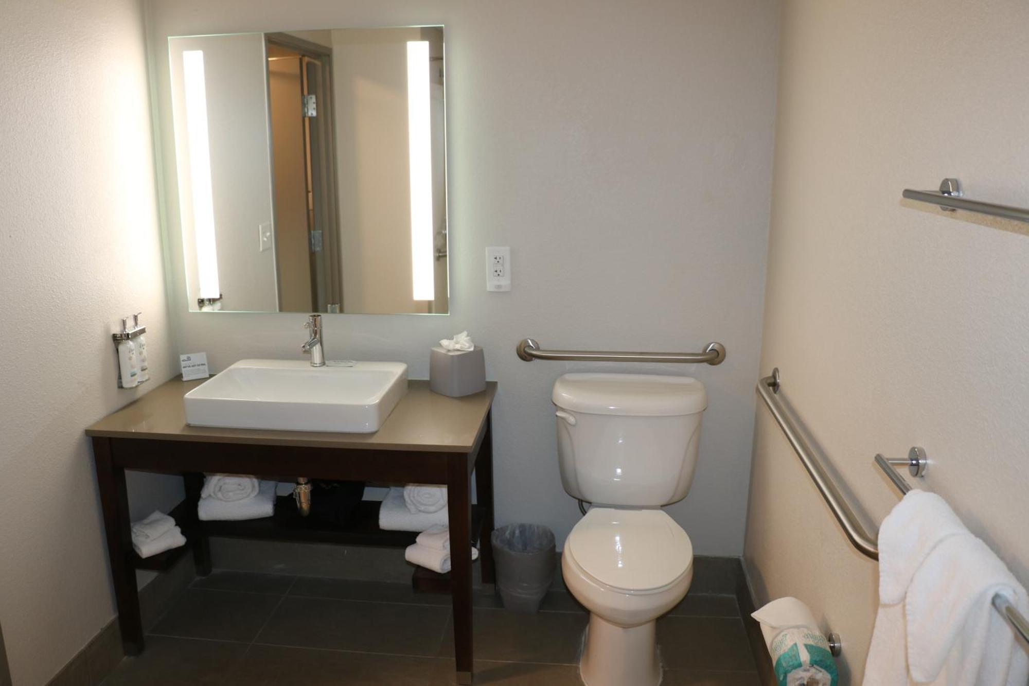 Holiday Inn Express & Suites Marquette By Ihg Екстер'єр фото