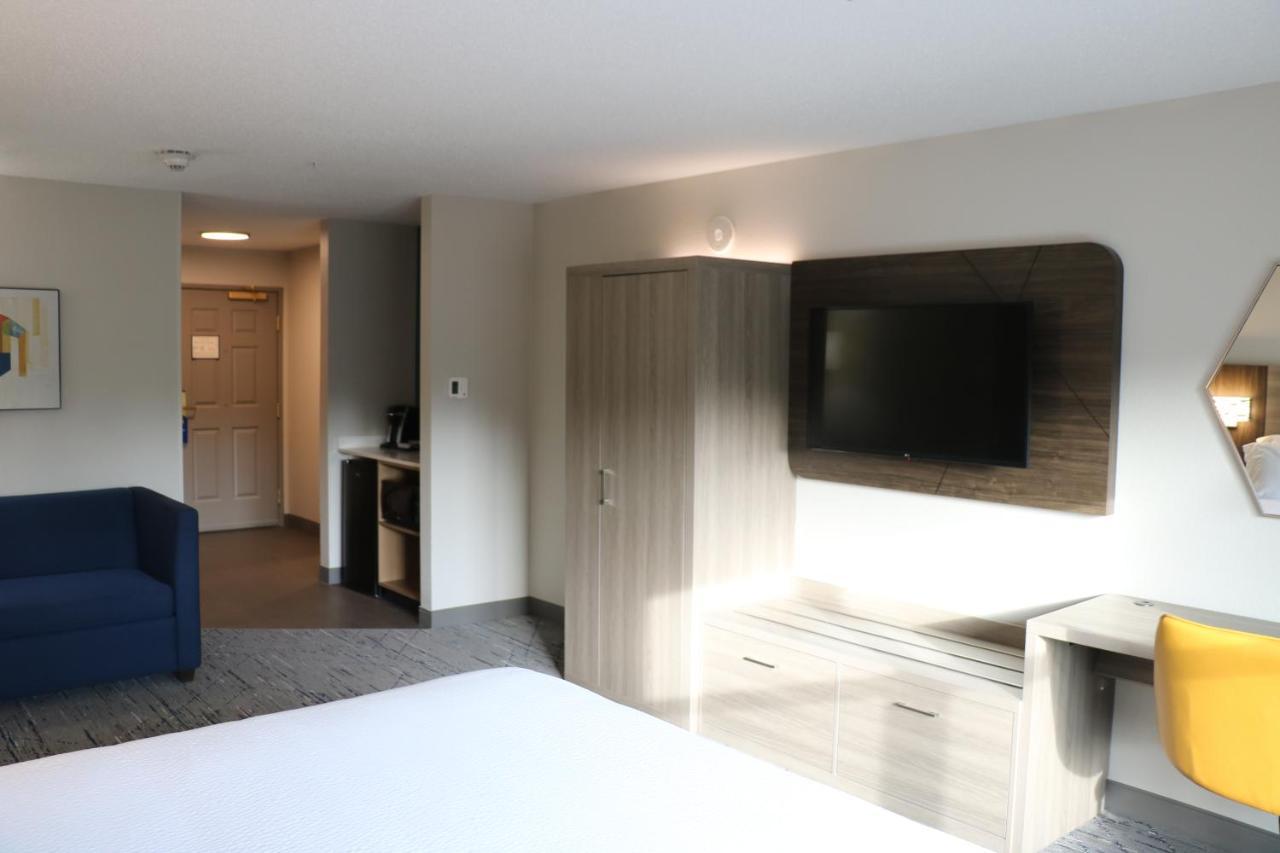 Holiday Inn Express & Suites Marquette By Ihg Екстер'єр фото