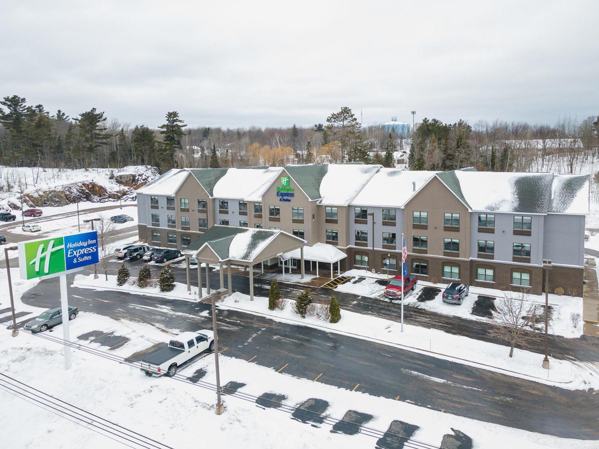 Holiday Inn Express & Suites Marquette By Ihg Екстер'єр фото