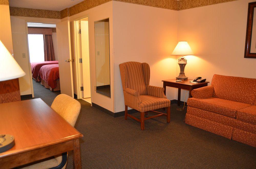 Holiday Inn Express & Suites Marquette By Ihg Номер фото
