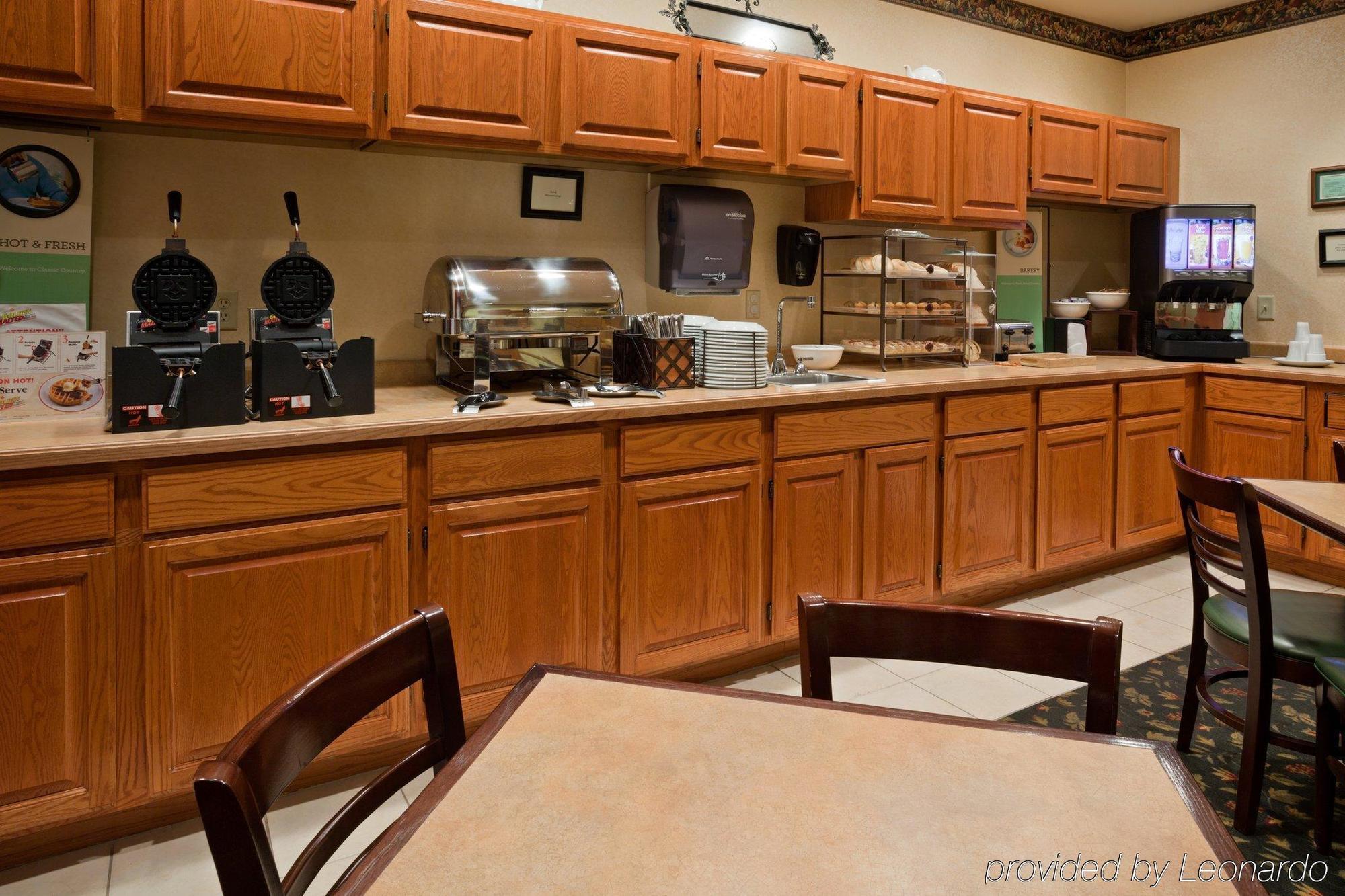 Holiday Inn Express & Suites Marquette By Ihg Екстер'єр фото