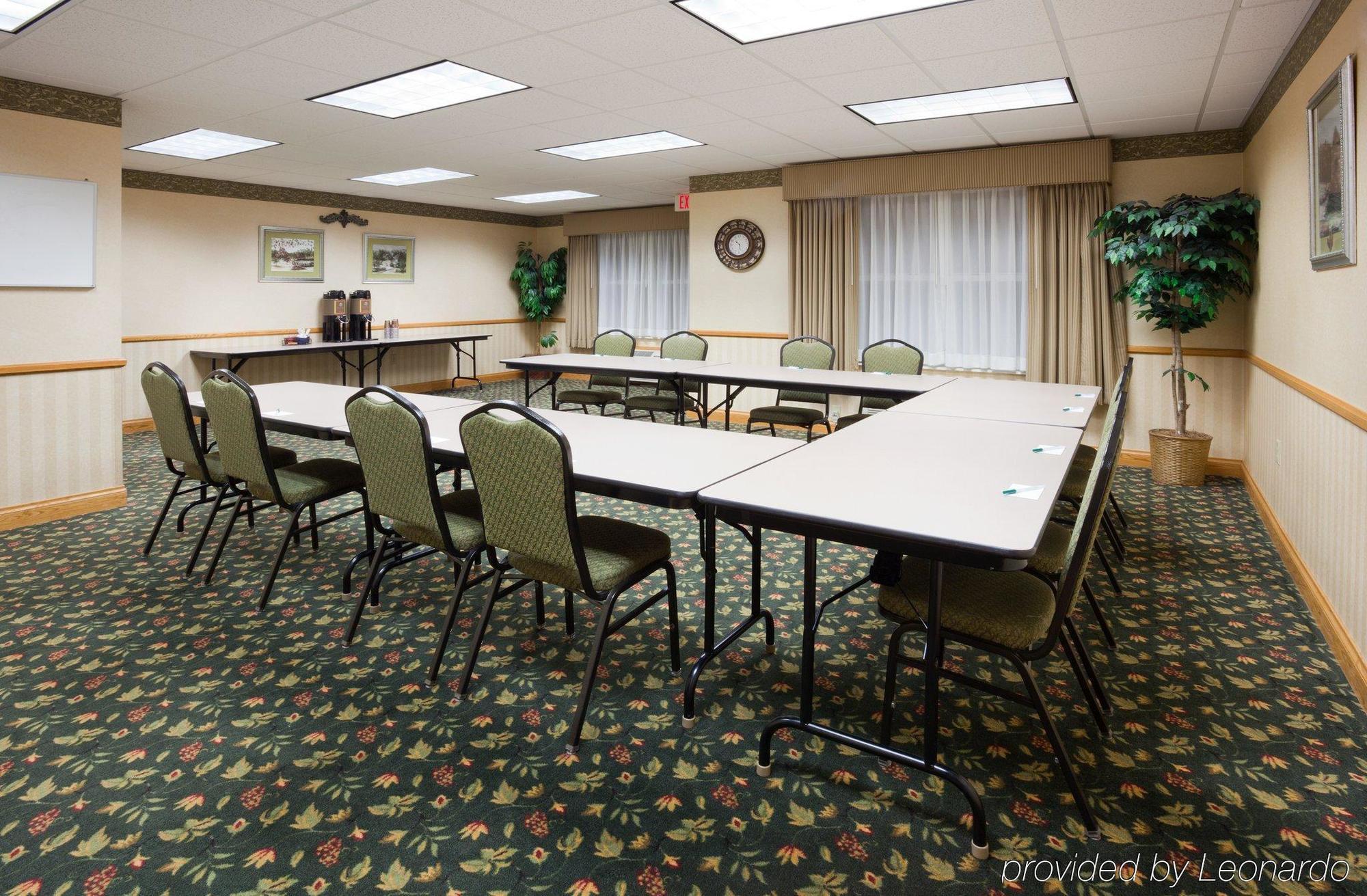 Holiday Inn Express & Suites Marquette By Ihg Екстер'єр фото