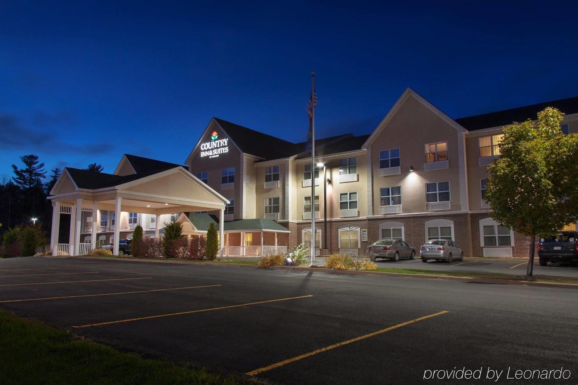 Holiday Inn Express & Suites Marquette By Ihg Екстер'єр фото