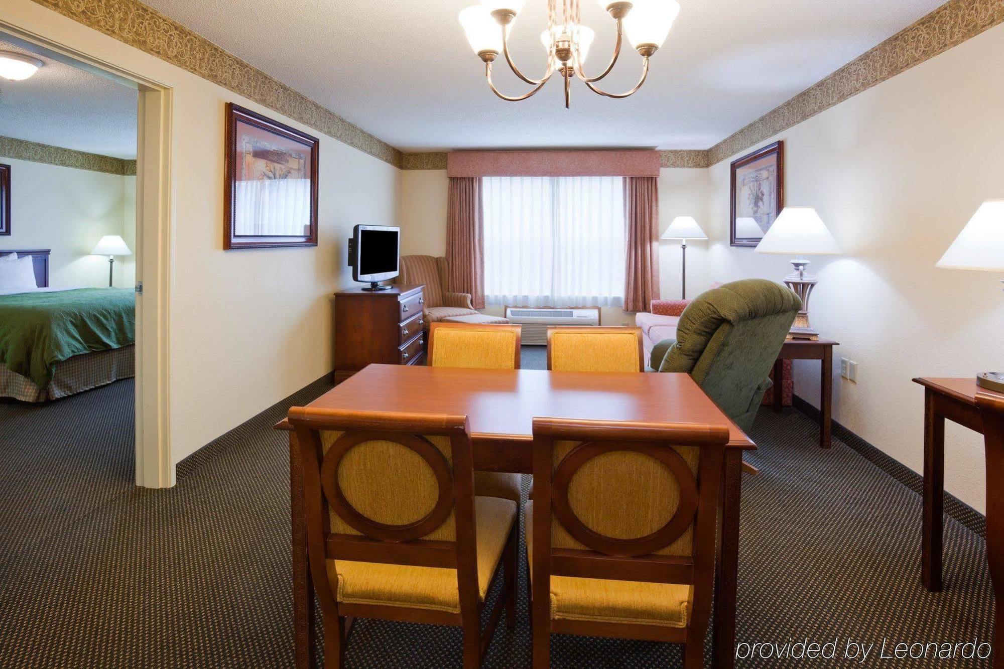 Holiday Inn Express & Suites Marquette By Ihg Екстер'єр фото