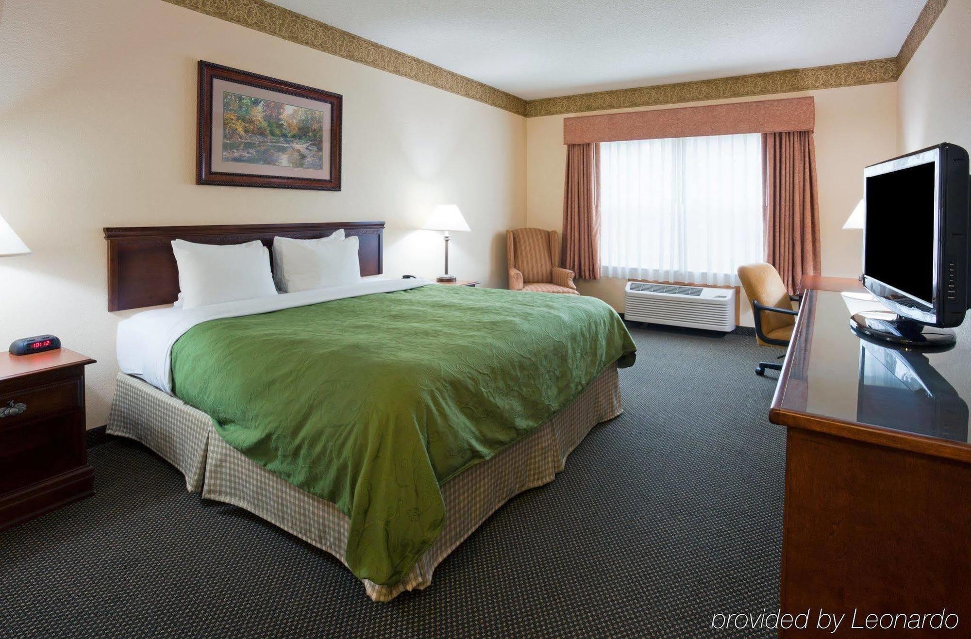 Holiday Inn Express & Suites Marquette By Ihg Екстер'єр фото